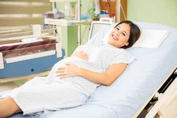 hướng dẫn mẹ rặn thở khi sinh thường