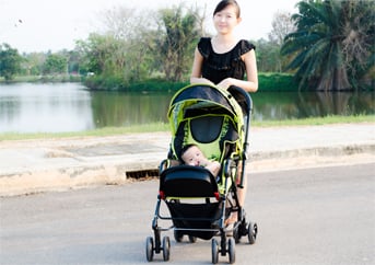 Hãy đi dạo cùng bé